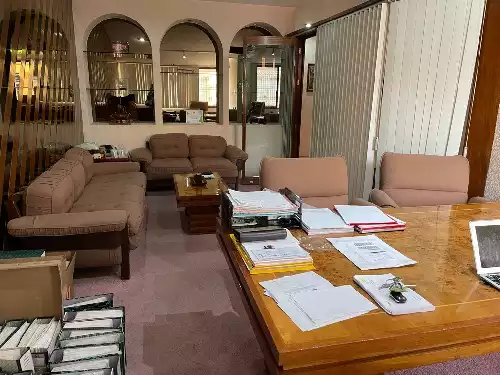 Venta de oficinas en primer piso en calle cerrada en Petrolera Taxqueña, Coyoacán