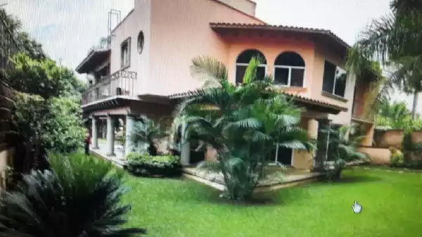 Se vende amplia casa en el Fraccionamiento Las Fincas, Jiuepec