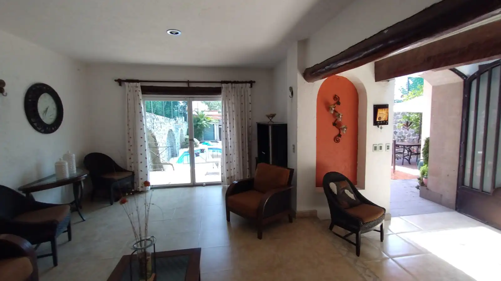VENTA DE EXCELENTE CASA SOLA EN FRACCIONAMIENTO BURGOS BUGAMBILIAS.