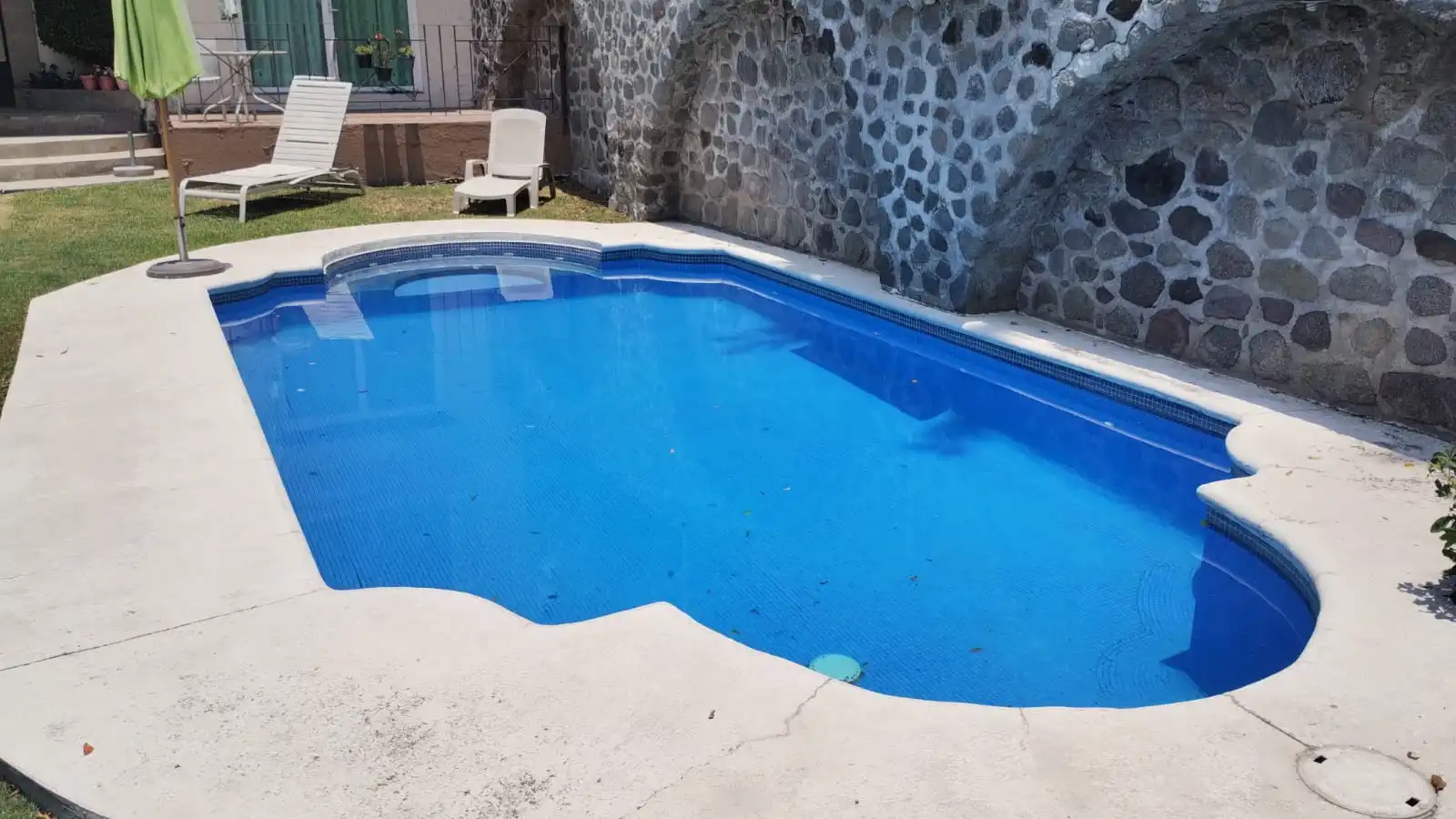 VENTA DE EXCELENTE CASA SOLA EN FRACCIONAMIENTO BURGOS BUGAMBILIAS.