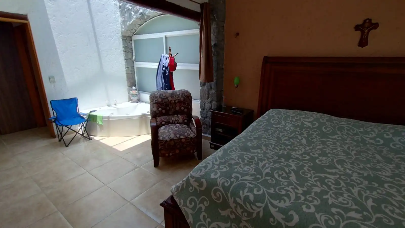 VENTA DE EXCELENTE CASA SOLA EN FRACCIONAMIENTO BURGOS BUGAMBILIAS.