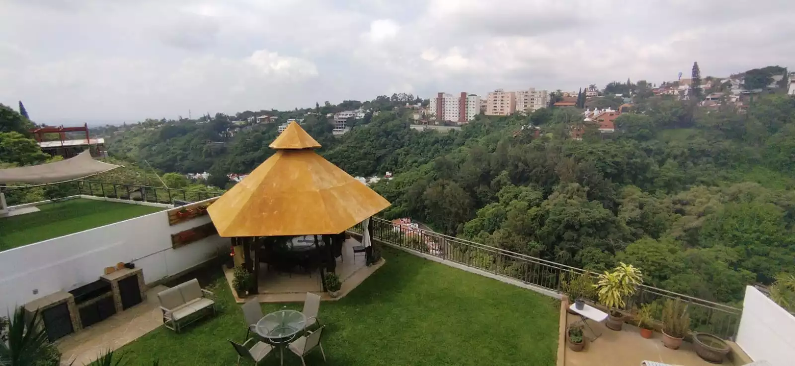VENTA DE CASA CON VISTA PANORÁMICA, EN RANCHO TETELA, CUERNAVACA