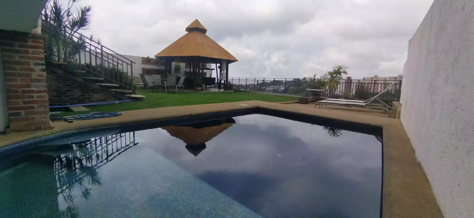 VENTA DE CASA CON VISTA PANORÁMICA, EN RANCHO TETELA, CUERNAVACA