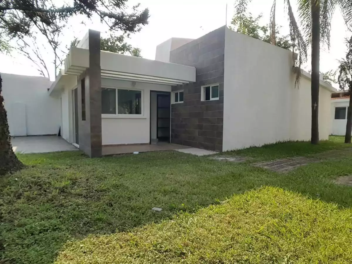 Casa en Venta de un Nivel en Condominio en Lomas de Cuernavaca