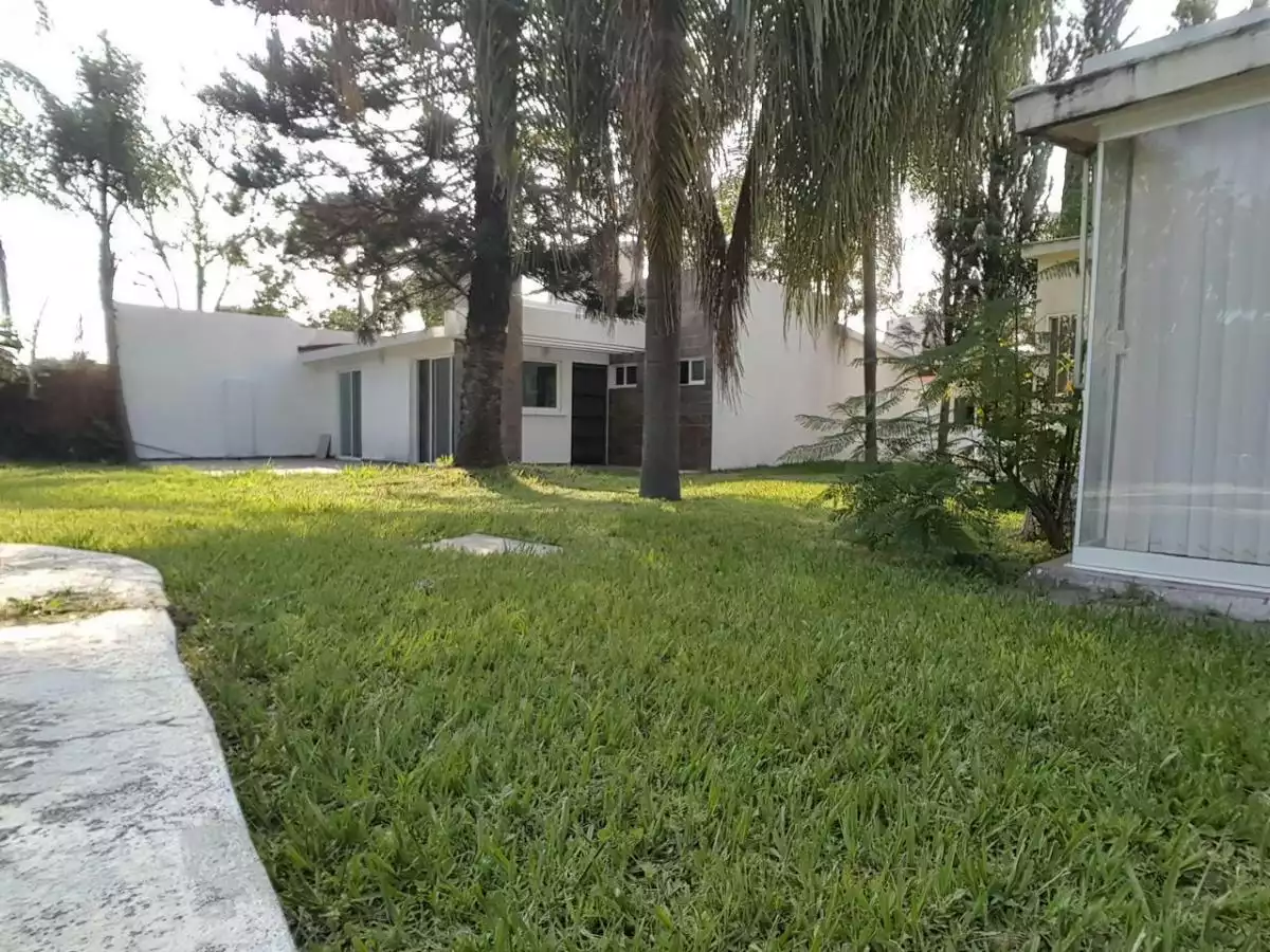Casa en Venta de un Nivel en Condominio en Lomas de Cuernavaca