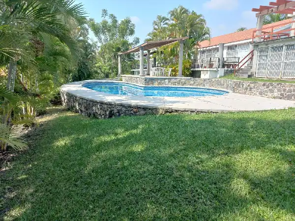 Venta de Casa de un Nivel con Casa Club en Burgos Corinto, Temixco