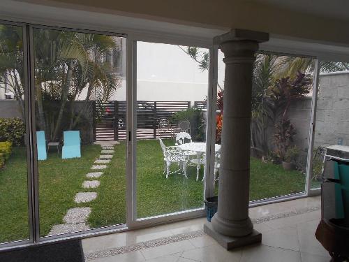 VENTA CASA EN PRIVADA CON ALBERCA Y SEGURIDAD