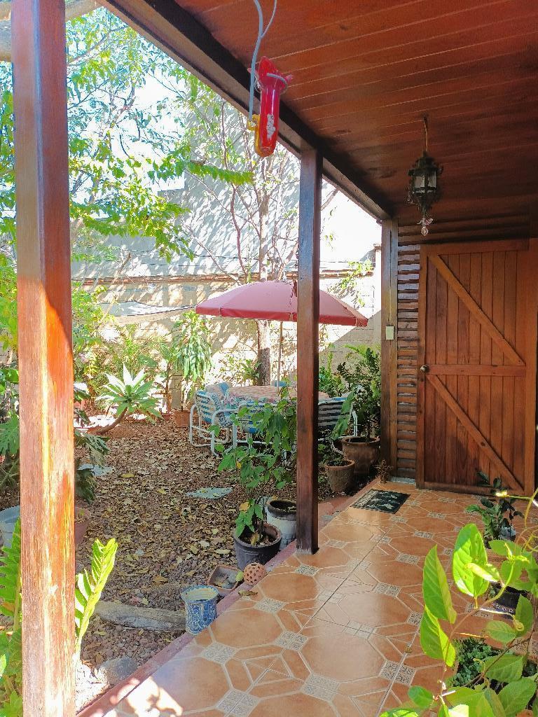 Casas estilo cabaña con hermoso terreno en Brisas