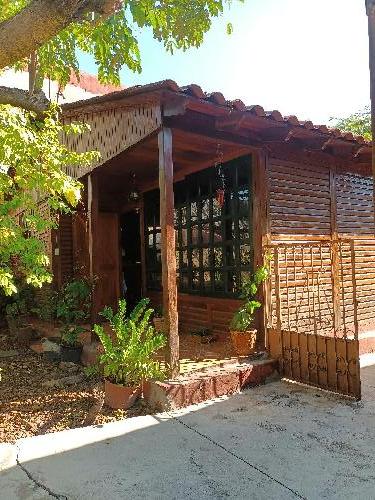 Casas estilo cabaña con hermoso terreno en Brisas