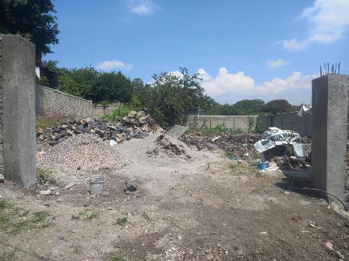 Terreno bardeado en la 3 de mayo