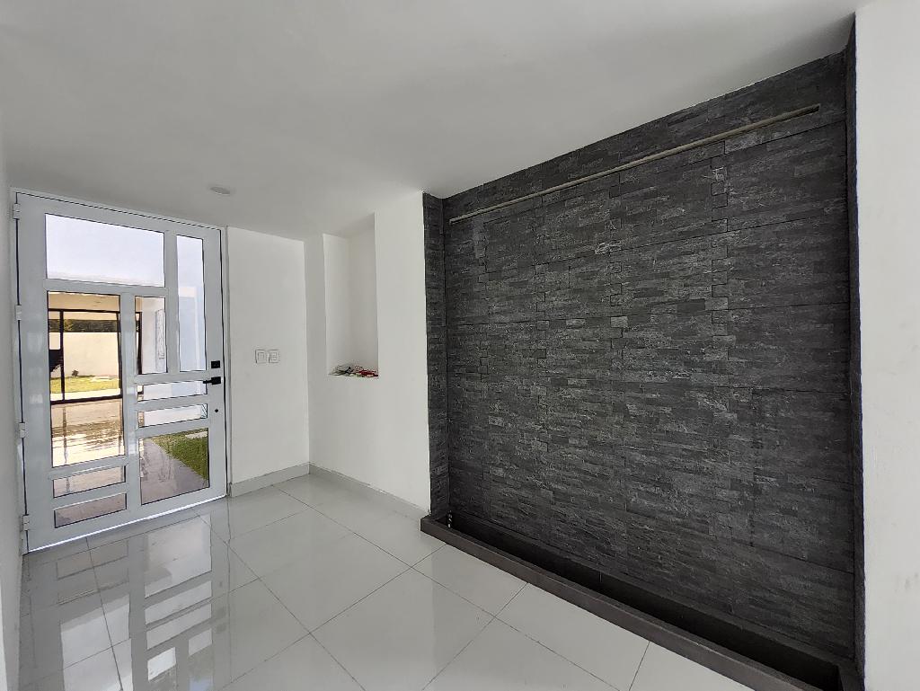 Casa estilo moderno en fraccionamiento Lomas de Cuernavaca