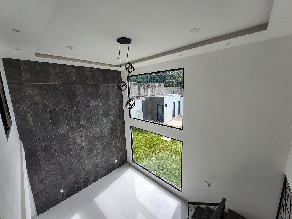 Casa estilo moderno en fraccionamiento Lomas de Cuernavaca
