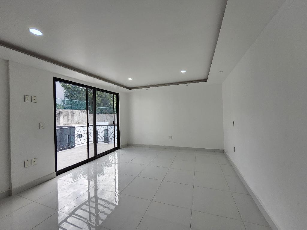 Casa estilo moderno en fraccionamiento Lomas de Cuernavaca