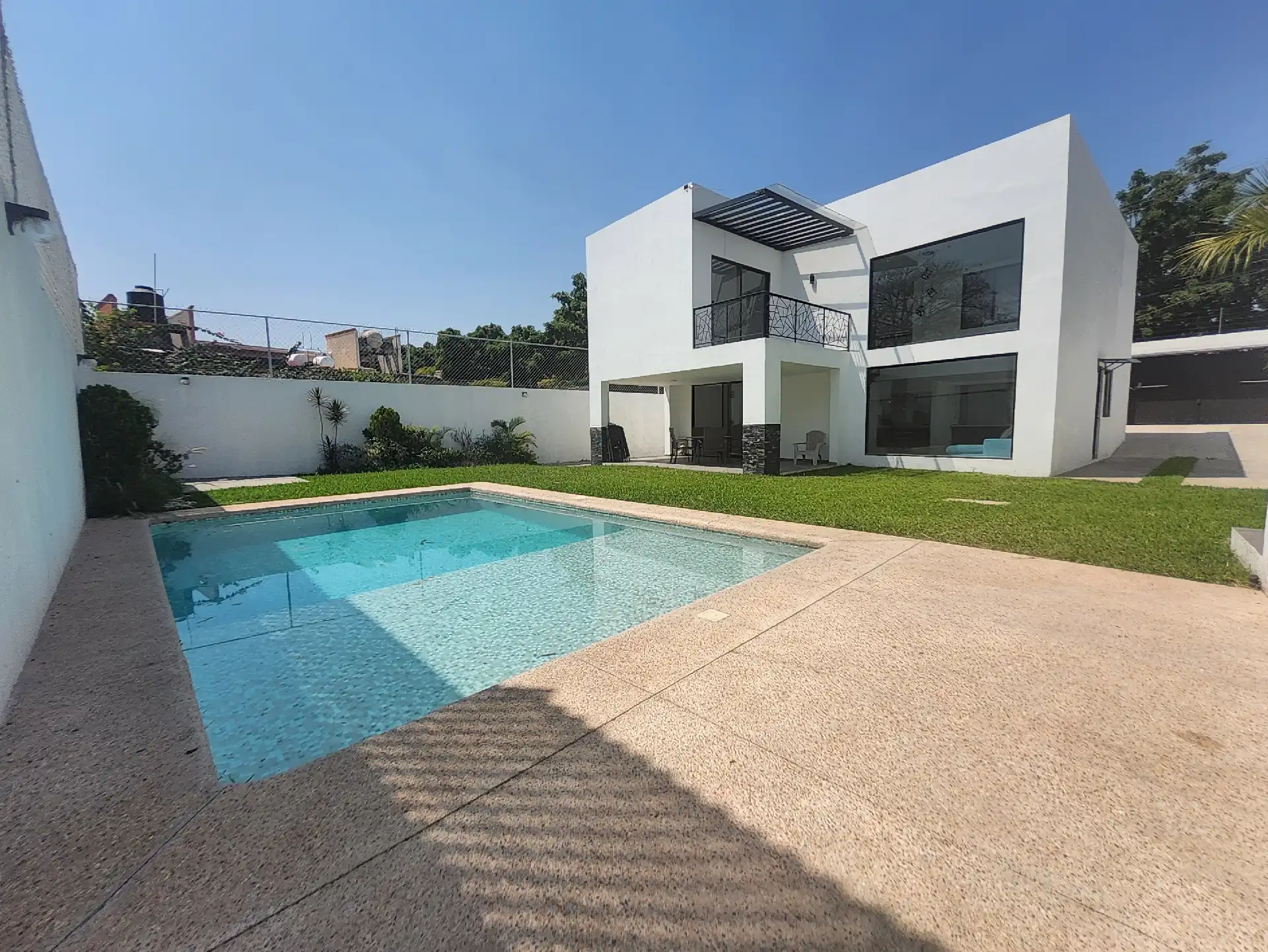 Casa estilo moderno en fraccionamiento Lomas de Cuernavaca