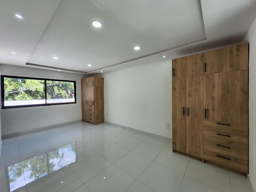 Casa estilo moderno en fraccionamiento Lomas de Cuernavaca