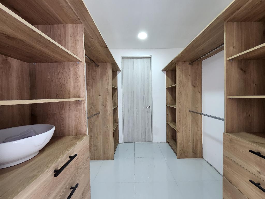 Casa estilo moderno en fraccionamiento Lomas de Cuernavaca