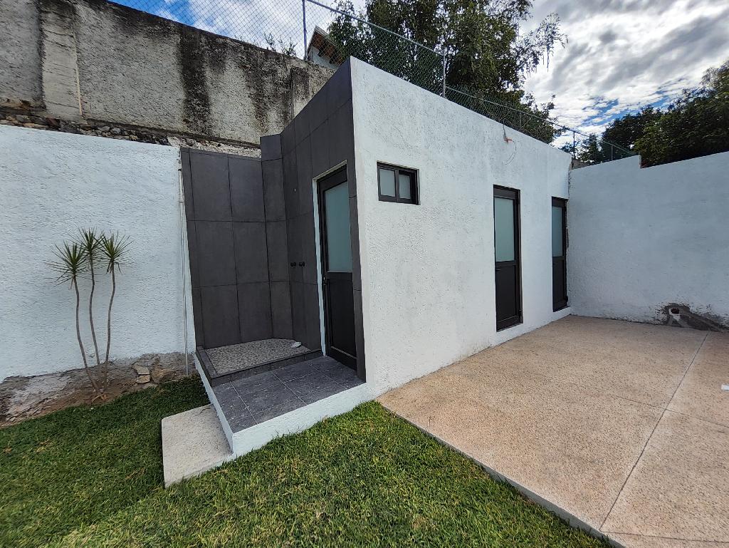 Casa estilo moderno en fraccionamiento Lomas de Cuernavaca