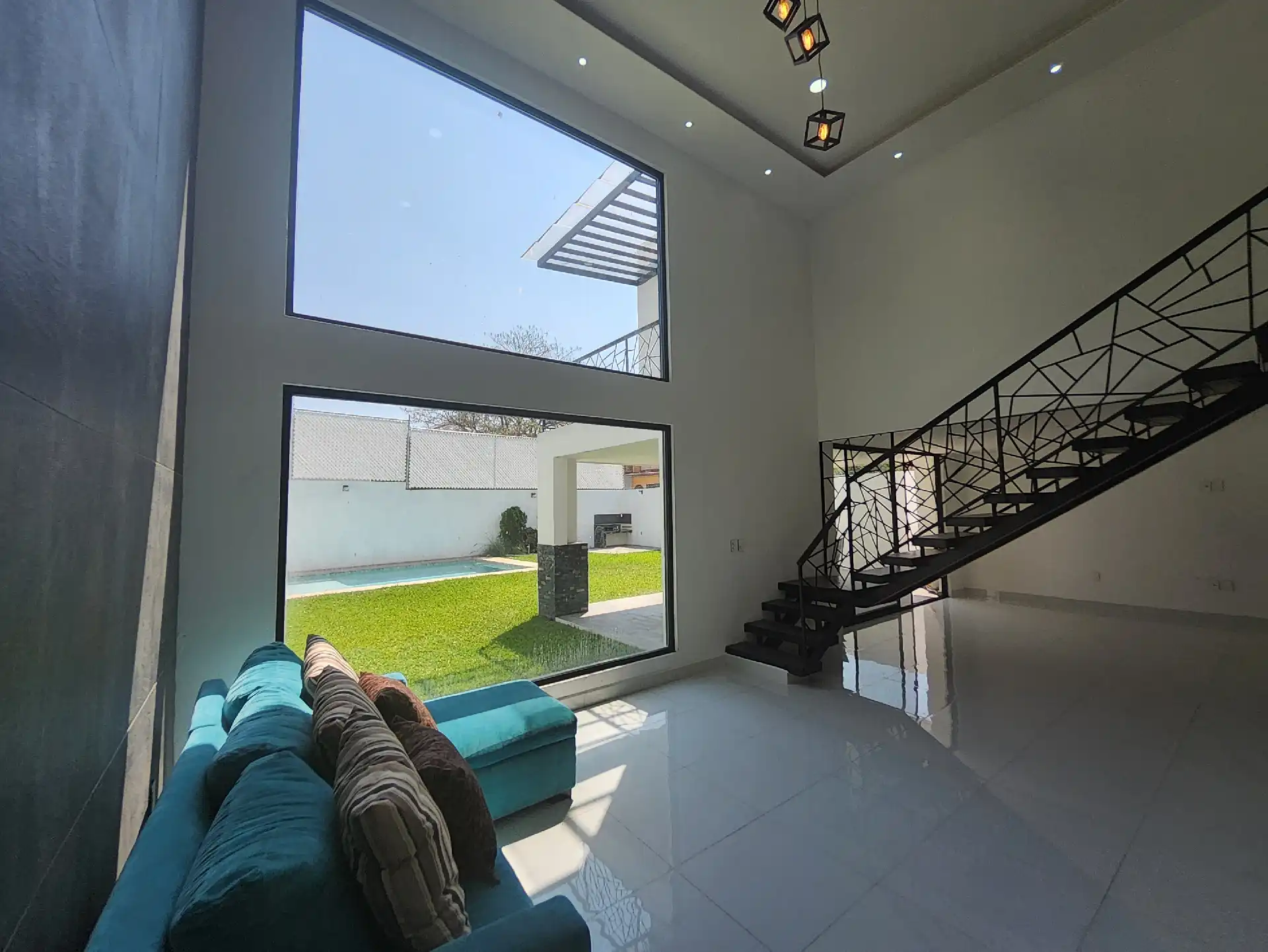 Casa estilo moderno en fraccionamiento Lomas de Cuernavaca