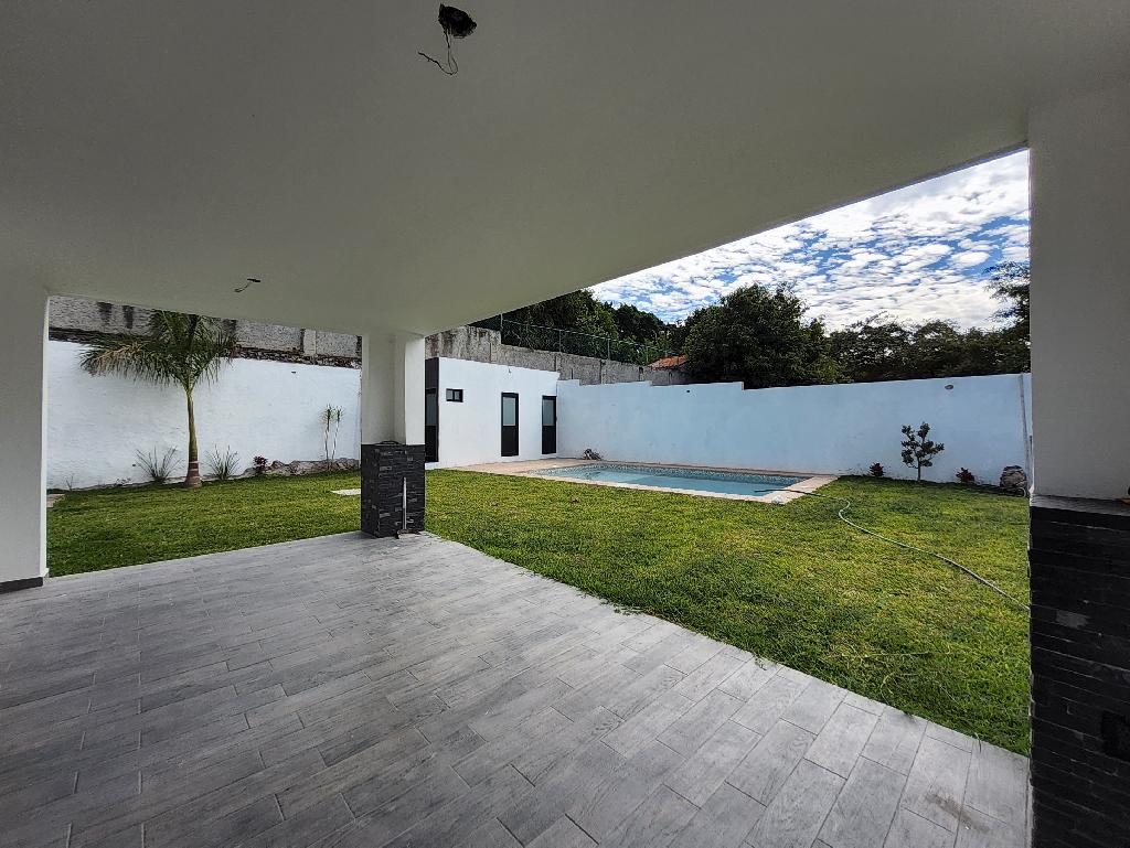Casa estilo moderno en fraccionamiento Lomas de Cuernavaca