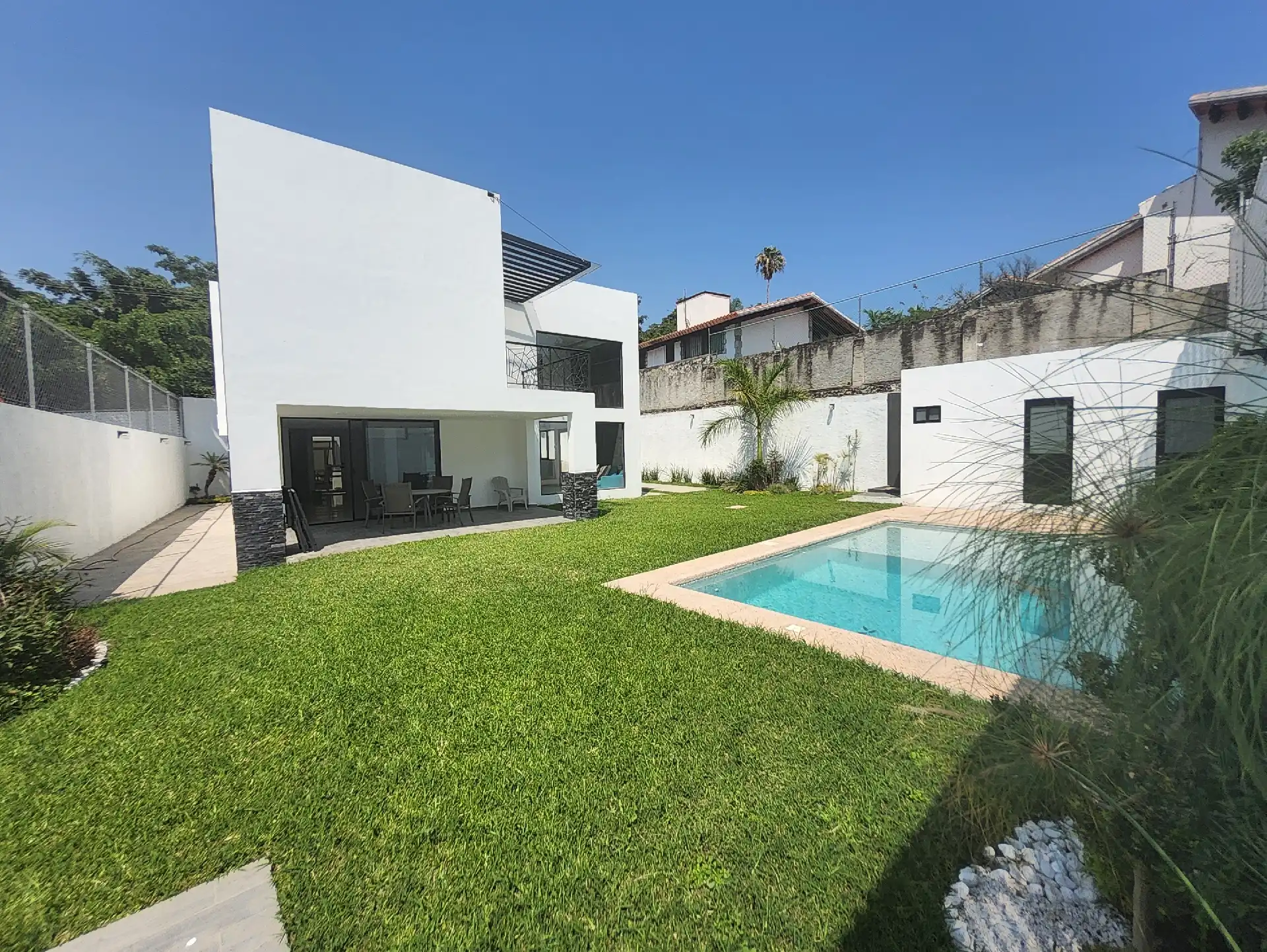 Casa estilo moderno en fraccionamiento Lomas de Cuernavaca