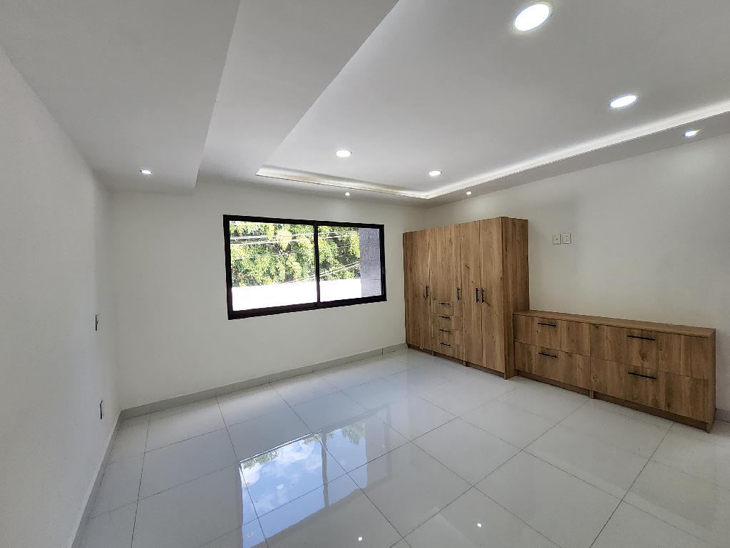 Casa estilo moderno en fraccionamiento Lomas de Cuernavaca