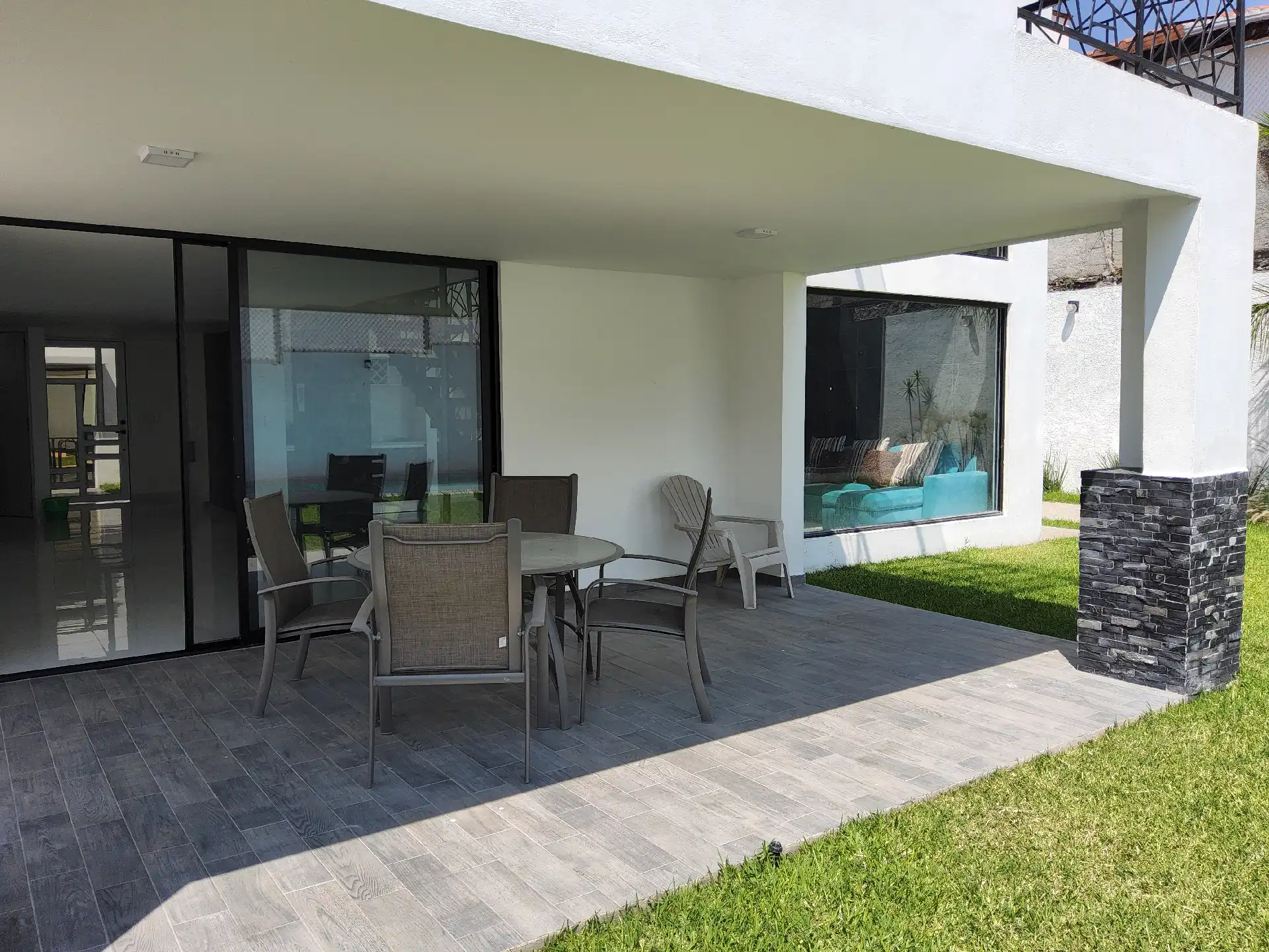 Casa estilo moderno en fraccionamiento Lomas de Cuernavaca