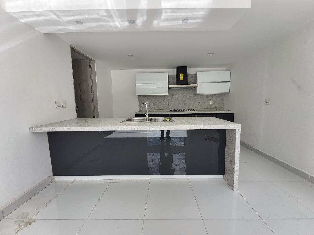 Casa estilo moderno en fraccionamiento Lomas de Cuernavaca
