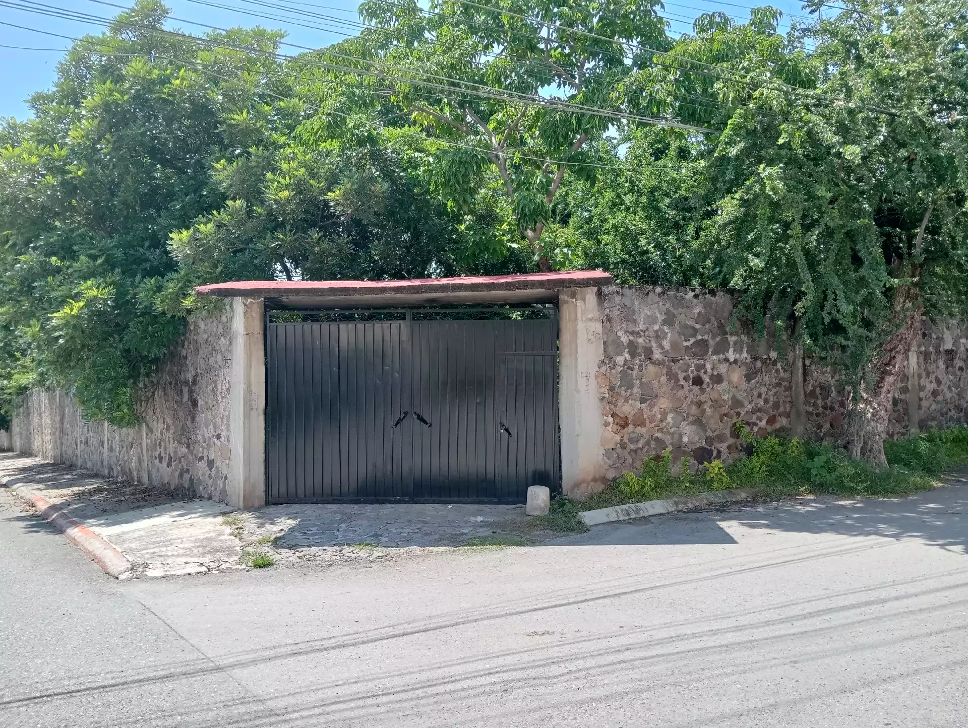 Casa de campo con extenso terreno en Xochitepec w