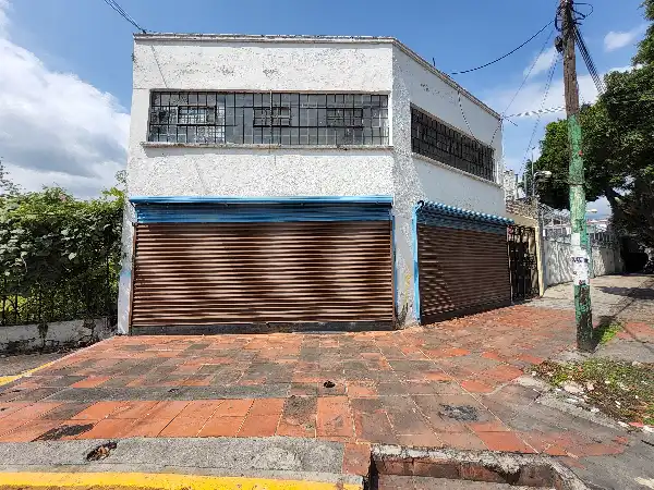 Local comercial sobre avenida