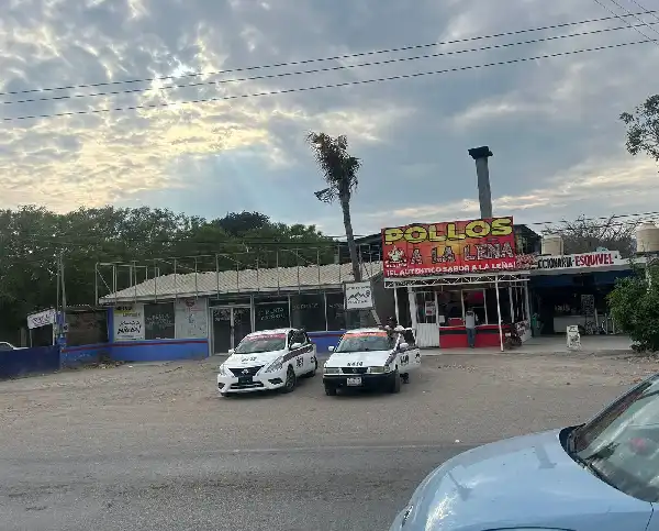 Nave con local comercial en renta. Ubicados en  