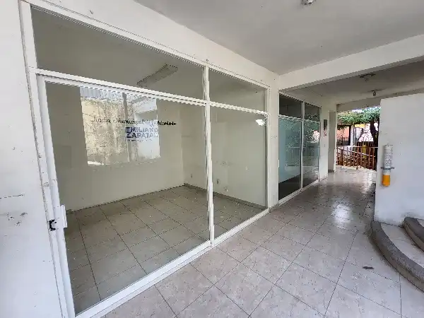 Oficinas y consultorio en renta. Ideal para academia o  clínica, ubicada en el centro de Zapata
