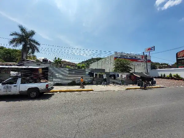 Terreno comercial sobre avenida