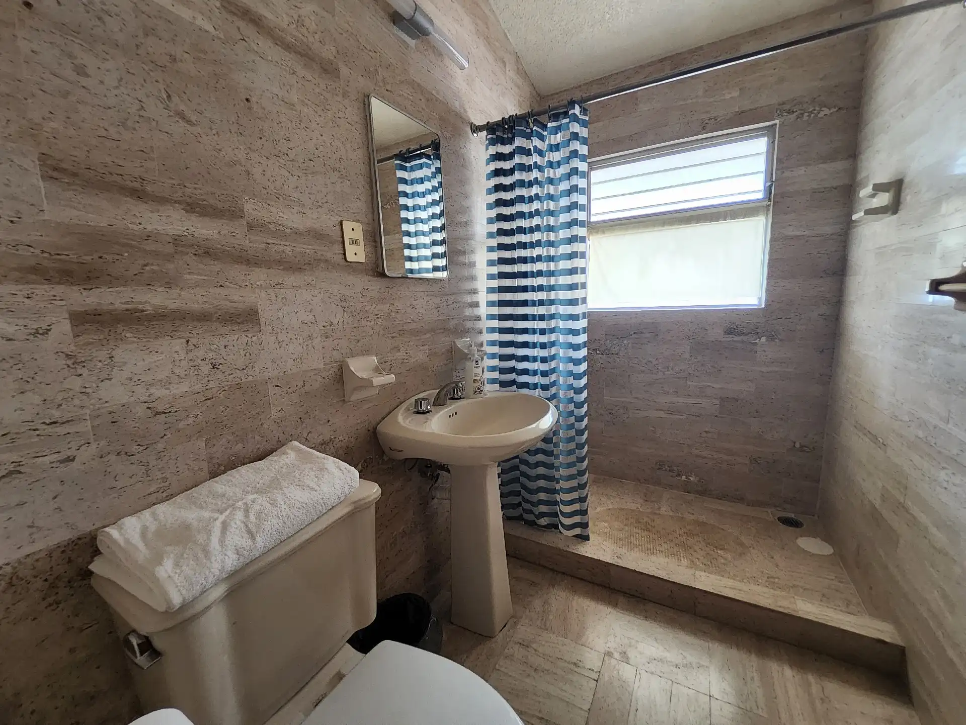 Residencia ideal para disfrutar del clima de Morelos, zona sur de Cuernavaca.