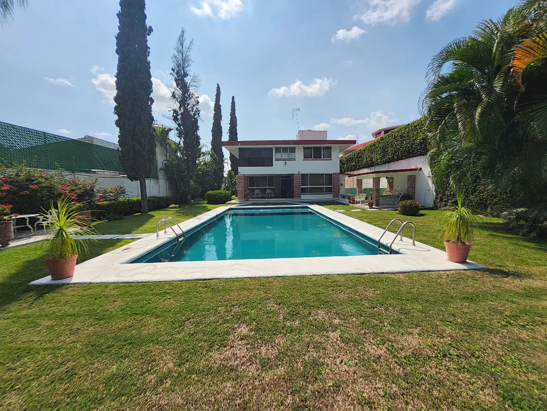 Residencia ideal para disfrutar del clima de Morelos, zona sur de Cuernavaca.