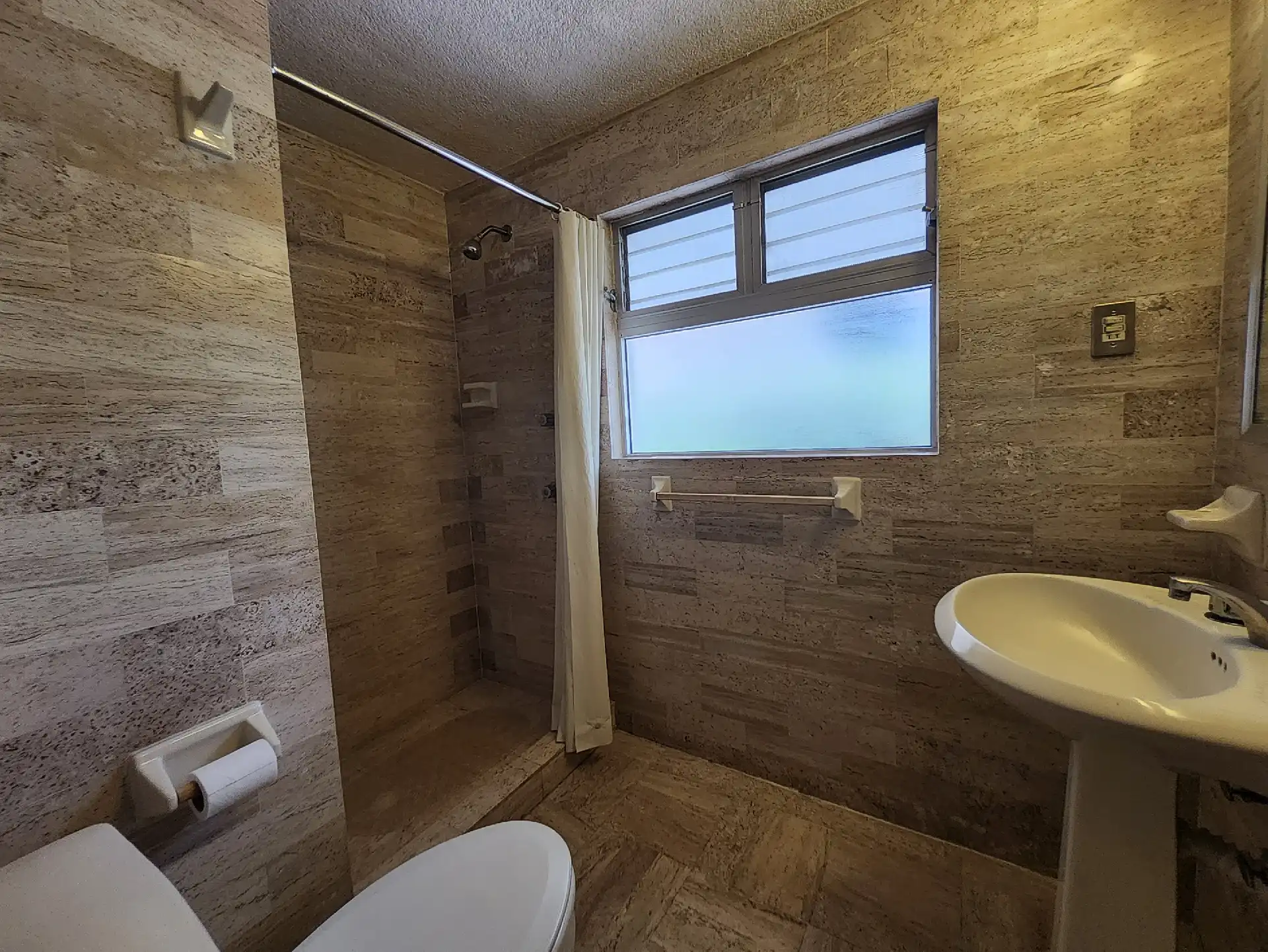Residencia ideal para disfrutar del clima de Morelos, zona sur de Cuernavaca.