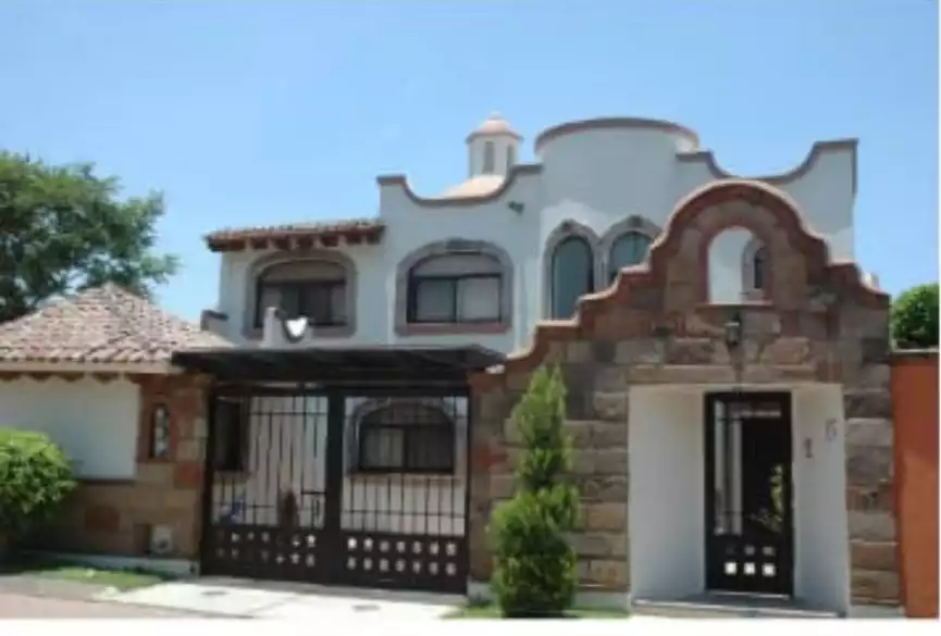 Casa en venta Taller en Lomas de Atzingo.