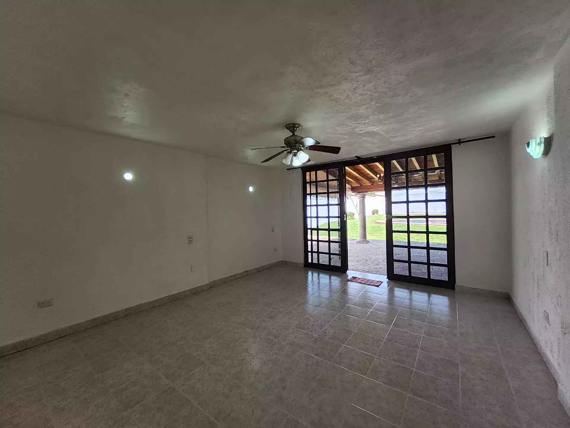 Casa en una planta con alberca en renta en Palmira.