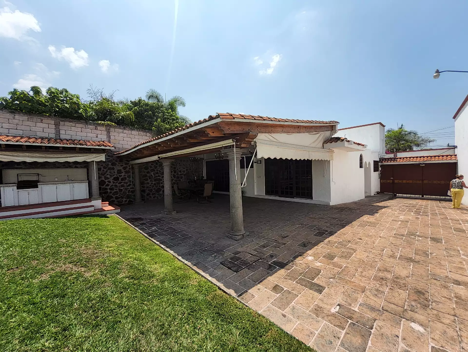 Casa en una planta con alberca en renta en Palmira.