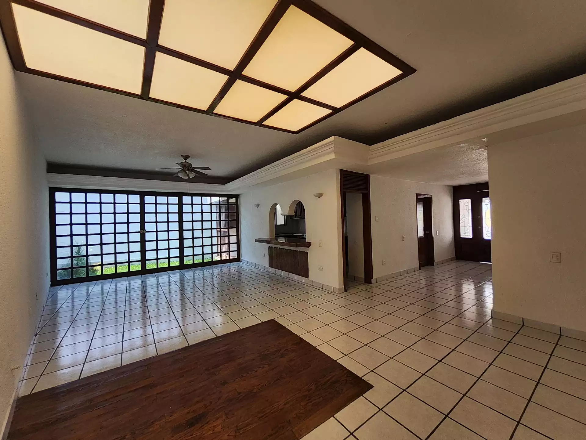 Casa en una planta con alberca en renta en Palmira.