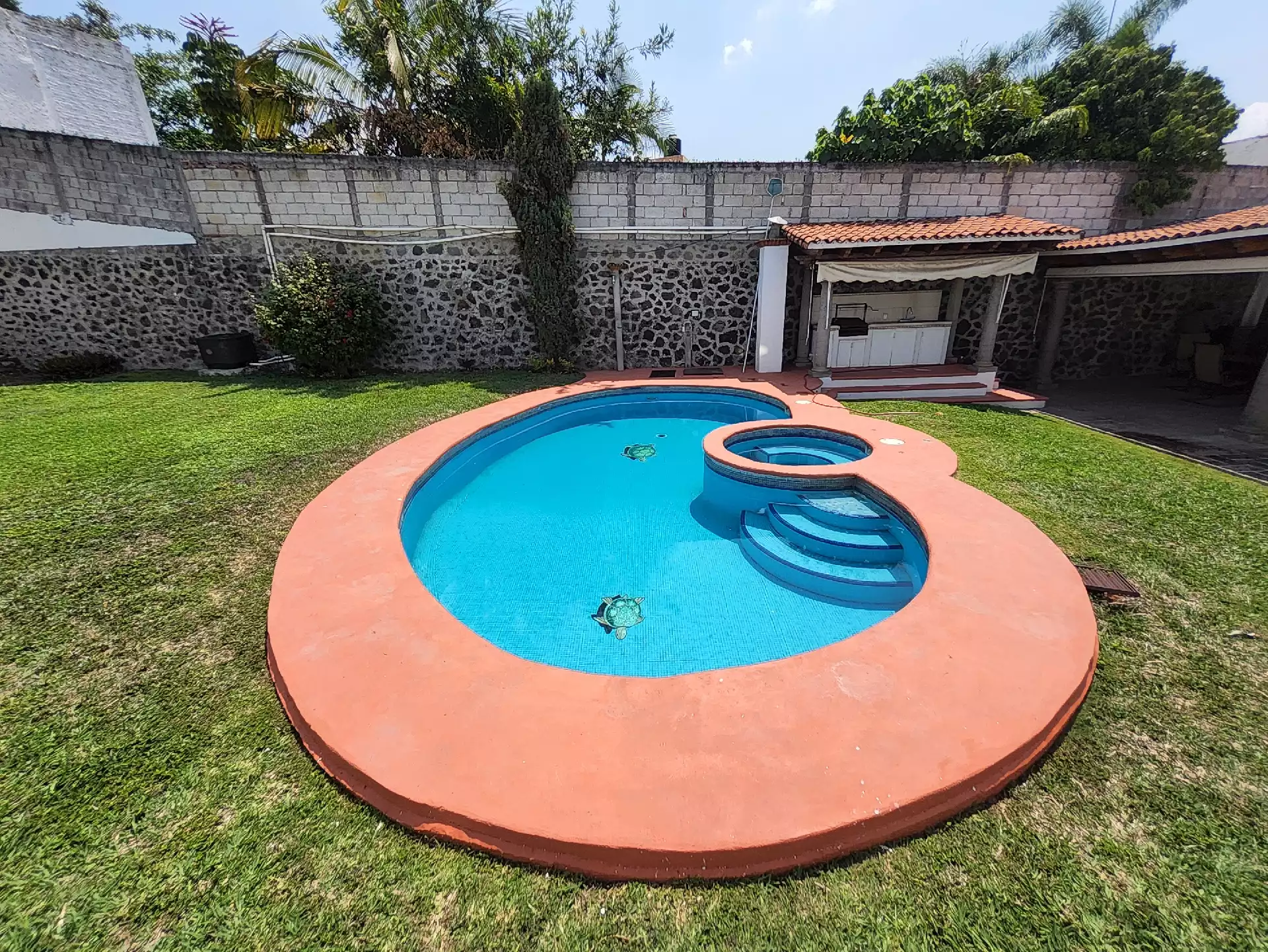 Casa en una planta con alberca en renta en Palmira.