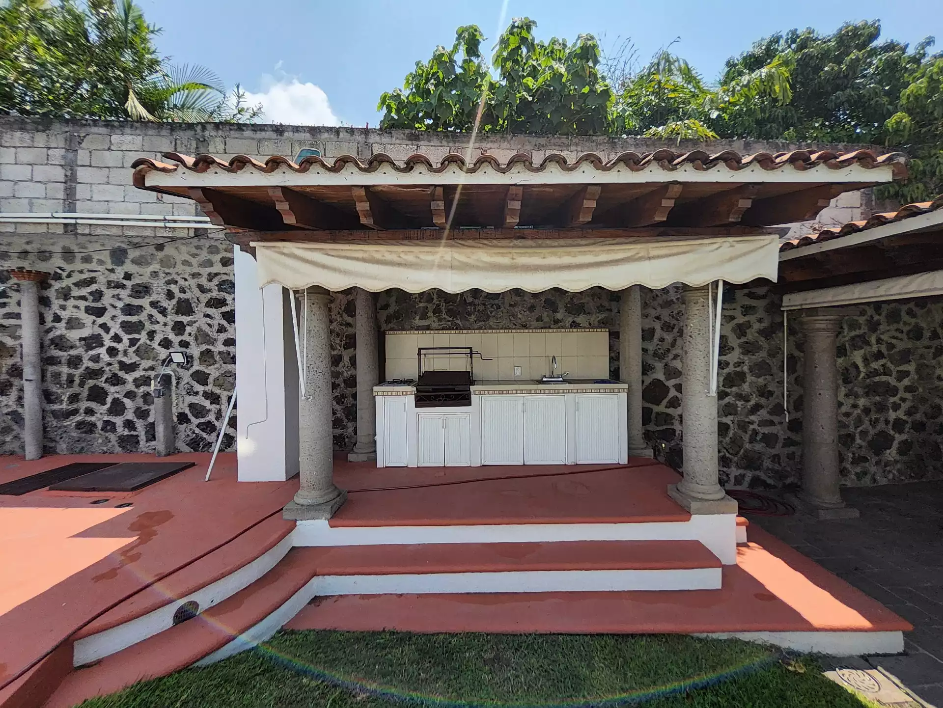 Casa en una planta con alberca en renta en Palmira.