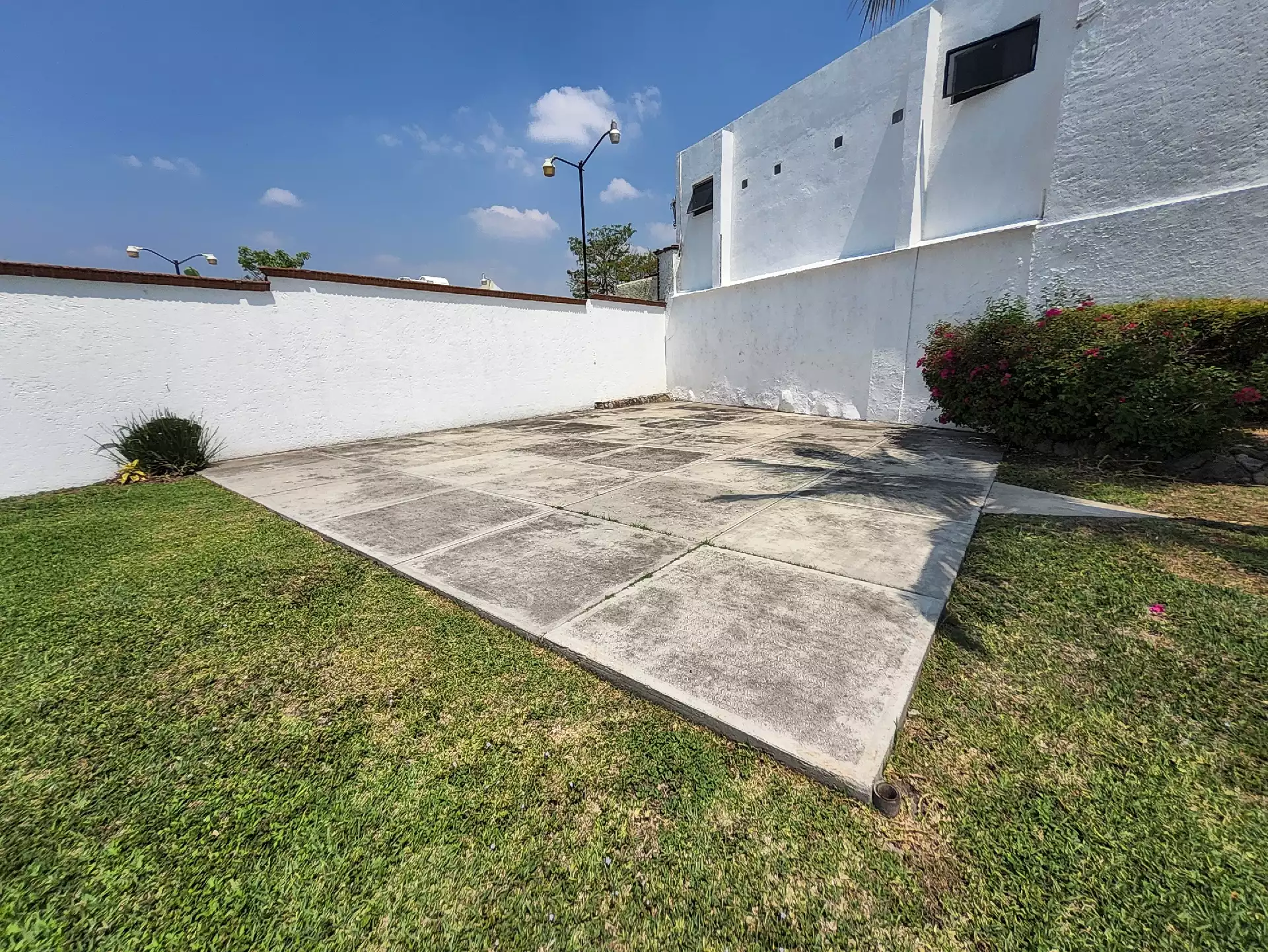 Casa en una planta con alberca en renta en Palmira.