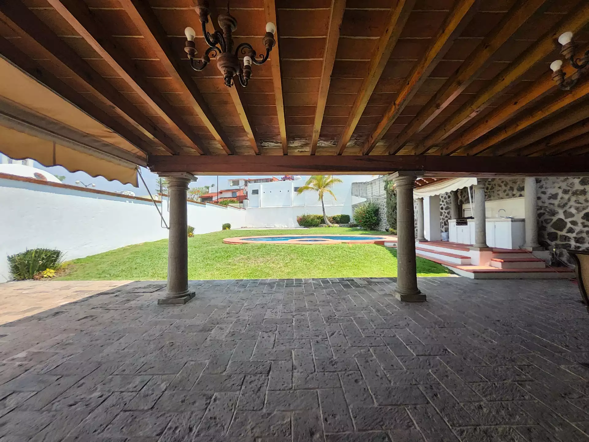 Casa en una planta con alberca en renta en Palmira.
