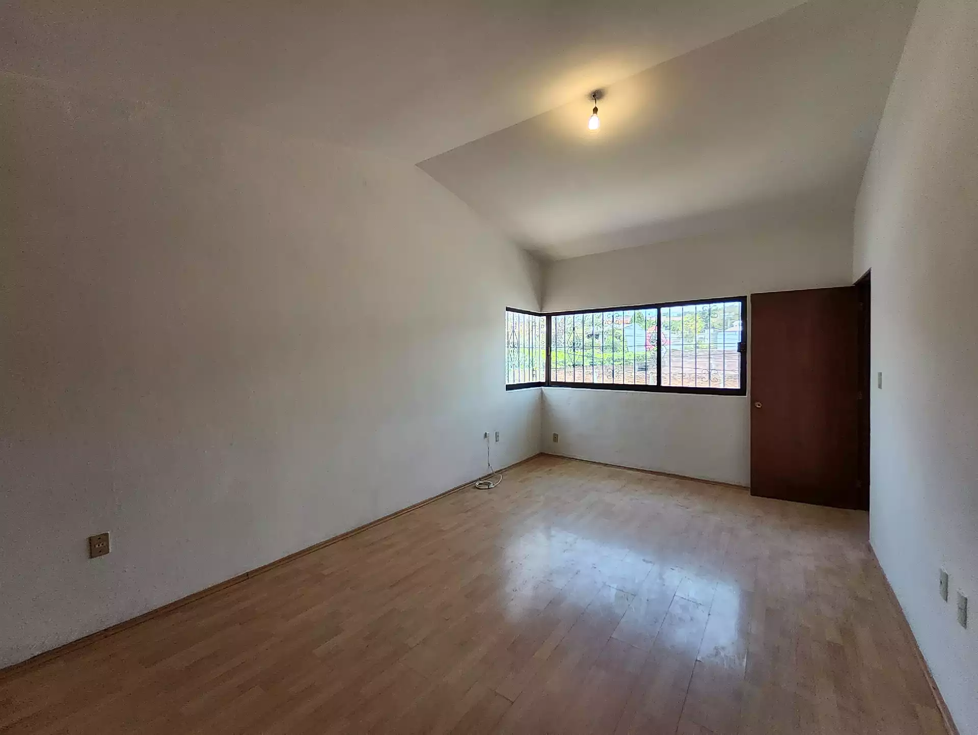 Casa en renta de 4 recámaras en Lomas de Cortés, Cuernavaca.