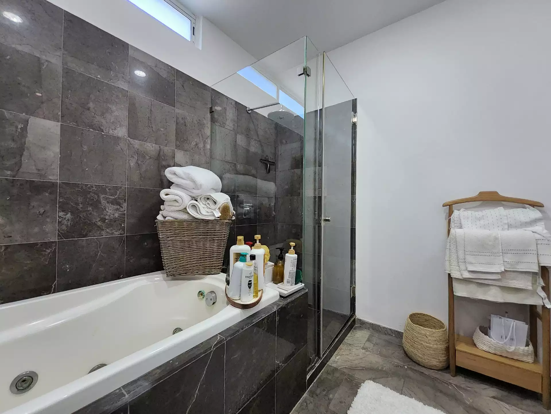 Residencia en venta en fraccionamiento privado al sur de Cuernavaca.