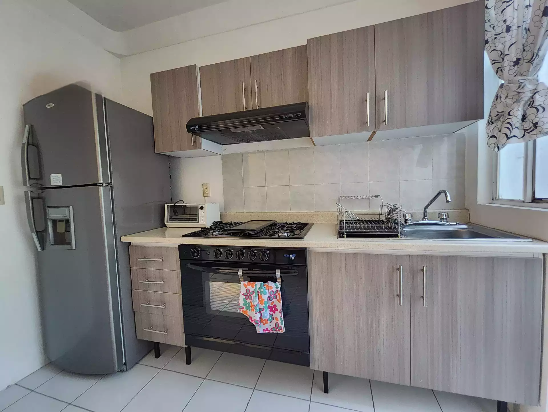 Casa en condominio con alberca compartida.