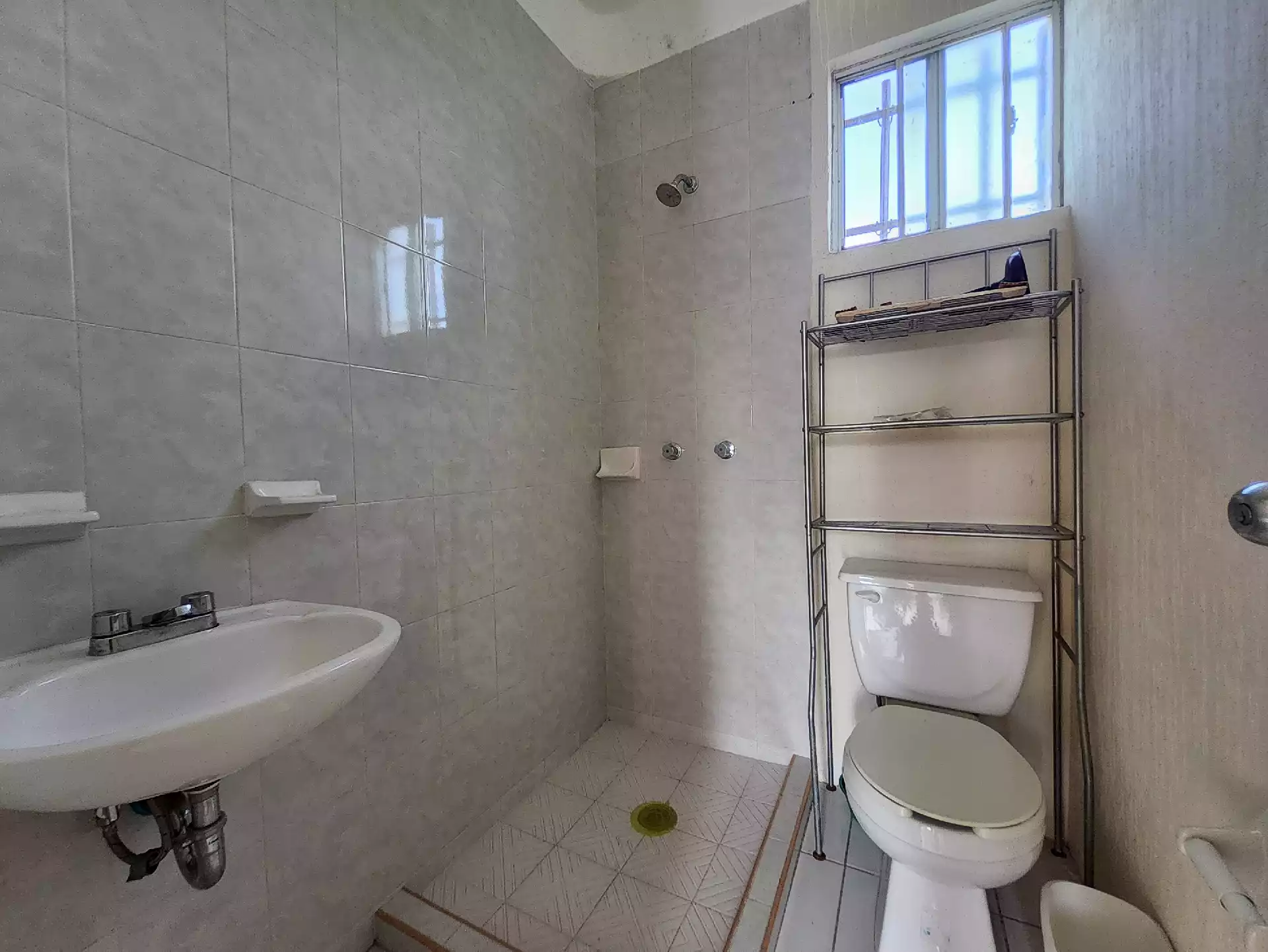 Casa en condominio con alberca compartida.
