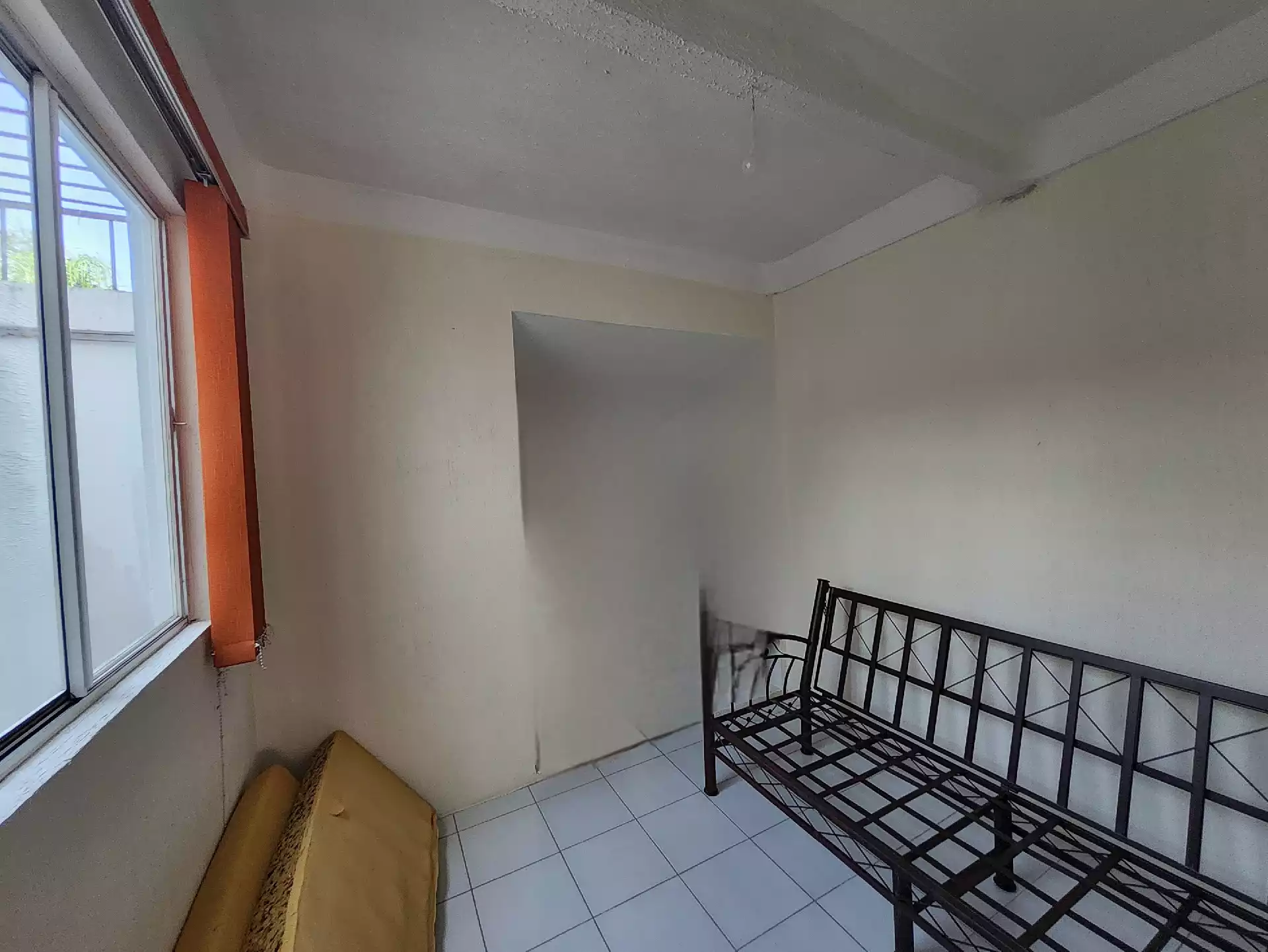 Casa en condominio con alberca compartida.