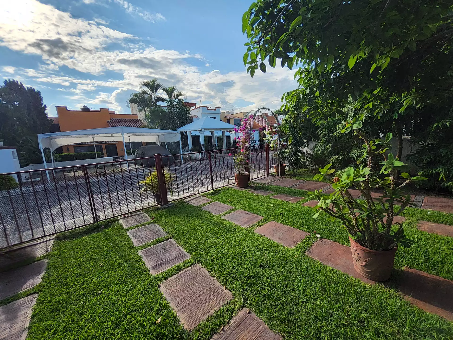 Casa en renta en privada dentro del fraccionamiento Junto al Río