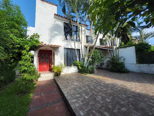 Casa en renta en privada dentro del fraccionamiento Junto al Río
